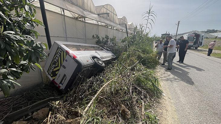 Antalya’da okul servisi şarampole uçtu! Yaralı öğrenciler var
