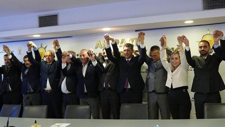 Antalya’da siyasi dengeler değişti! 5 meclis üyesi AK Parti saflarına katıldı