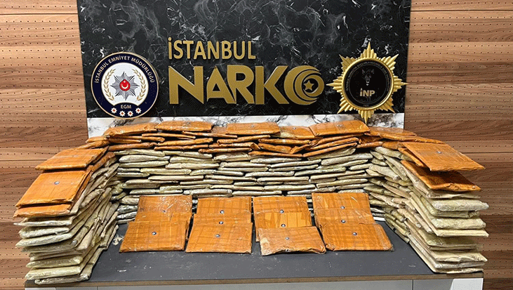 Bağcılar’da kamyonette 92,5 kilo eroin ele geçirildi! Kamyonetteki duş malzemelerinin içinden çıkanlar şoke etti