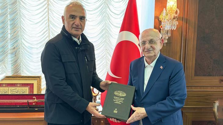 Bakan Ersoy’dan İsmail Kahraman’a ziyaret