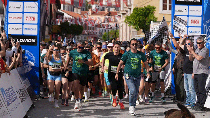 Çeşme Yarı Maratonu 5K gün batımı koşusuyla başladı