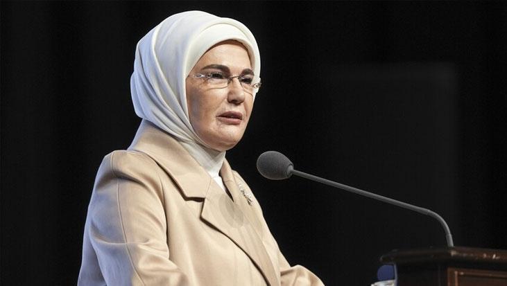 Emine Erdoğan’dan Dünya Ebeler Günü paylaşımı: Ellerine doğan hayatlar için emek veriyorlar