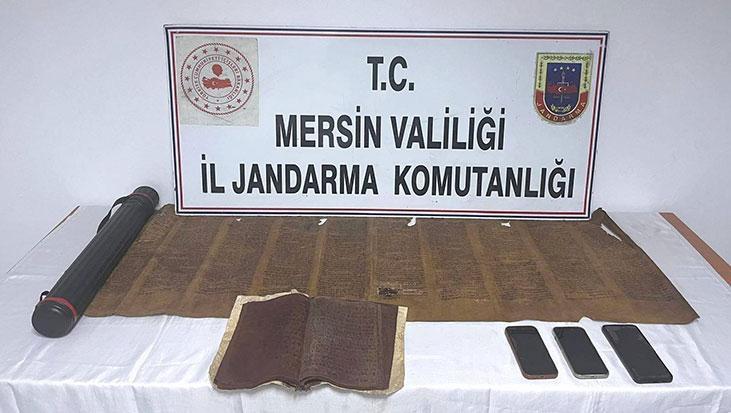 Mersin’de tarihi eser operasyonu! Tevrat ele geçirildi