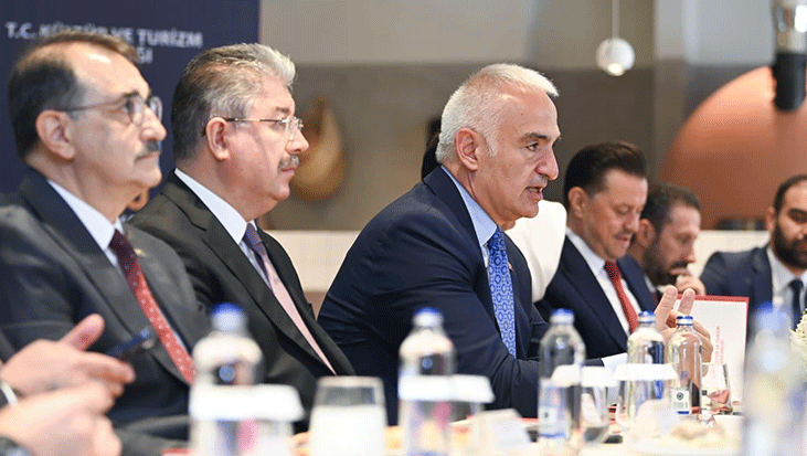 Son dakika… Bakan Ersoy’dan 3 ile halk plajı müjdesi: Ücretsiz, beş yıldızlı otel konforunda…