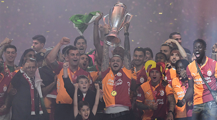 SON DAKİKA | Galatasaray üst üste 4. şampiyonluğunu kutladı!